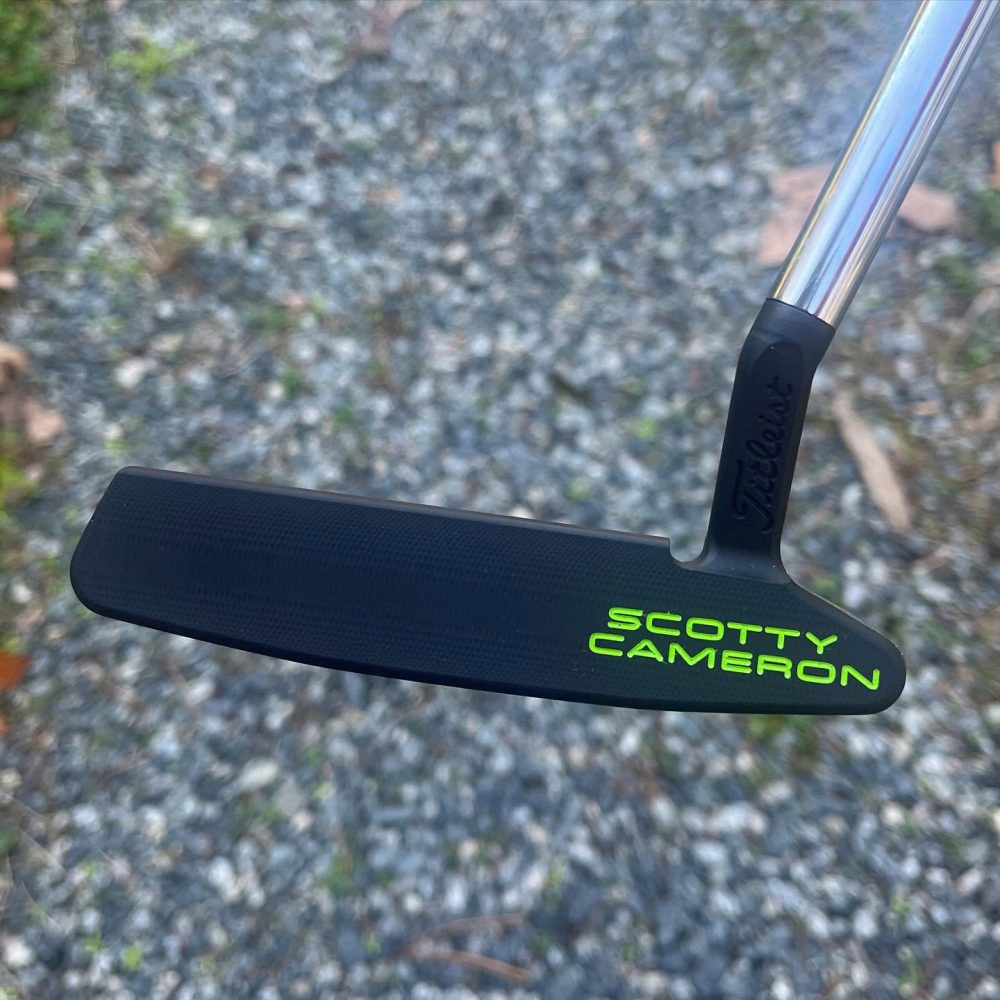 SCOTTY CAMERON SPECIAL SELECT NEWPORT 2.5 - CUSTOM BLACK&LIME GREEN EDITION